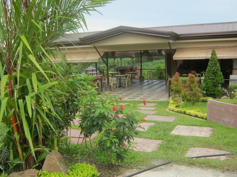 D'Leonor Inland Resort & Adventure Park Davao Stadt Exterior foto